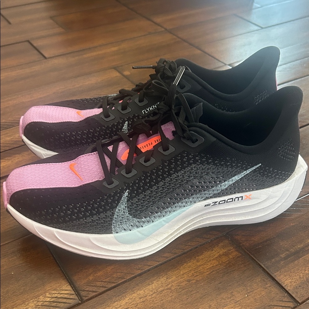 Nike woman’s Pegasus Plus size 8.5